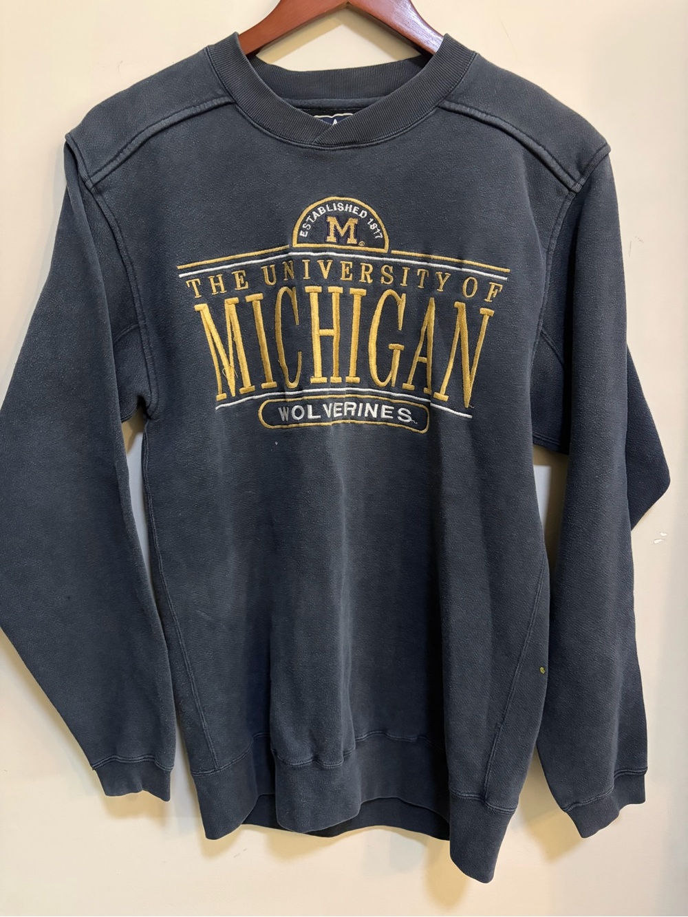 CLOSET CLEAROUT - University of Michigan Wolverines Embroidered Sweatshirt